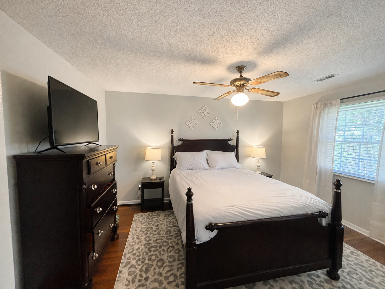 Main-level king bedroom at the Beaches Be Salty vacation rental