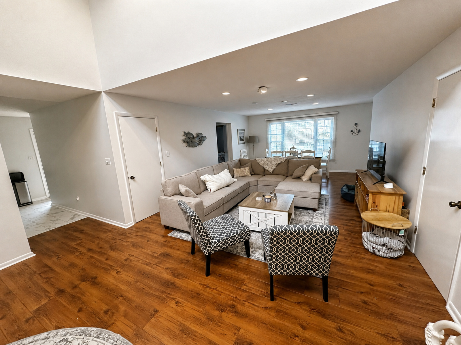 Comfortable lake house living room